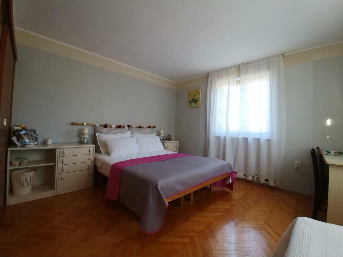 Room Bm Pula Eksteriør billede